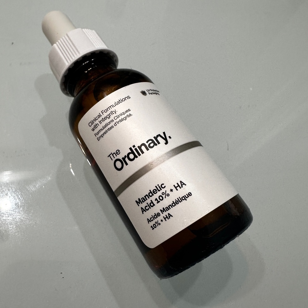 Mandellic acid 10% + HA
